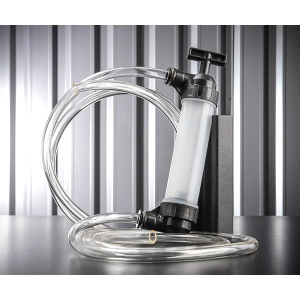 手押しポンピングでオイルや各種液体をスムーズに移送。ホースを付け替えるだけでエアーポンプとしても使える“2in1”モデルです。軽量PPボディに白透明バレルを採用し、液量が一目で確認可能。クイックコネクト式のホース接続で着脱も簡単です。【仕様...