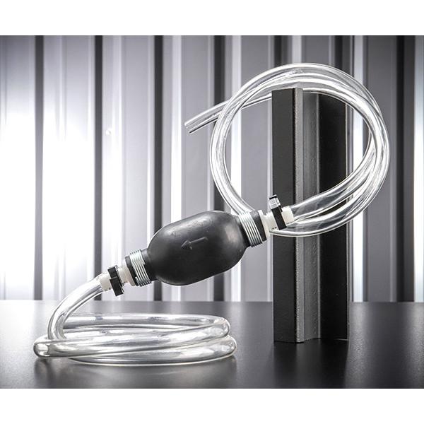 手動ポンピングで液体を素早く移送できるサイフォン式オイルポンプ。ホースを液体に挿入し数回ポンピングするだけで自動的に吸い上げが始まり、逆流防止弁付きで安心です。ガソリン・軽油・灯油・各種オイル・水性媒体の移送に活躍します。【仕様】ポンプサイ...