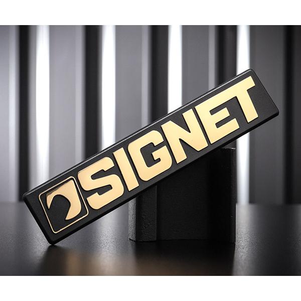 SIGNET（シグネット） 99939 ブラック x ゴールド ロゴ エンブレム(3D