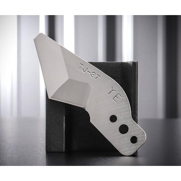 ネコポス発送の場合※お届け日時指定はご利用頂けません※代金引換でのご利用は頂けません※ただし通常品(ネコポス対象外の商品)と買い合わせた場合は、上記の限りではございません腰袋に入るスリムタイプ。 現場のちょうどいいが形になった、保温材も逃さ...