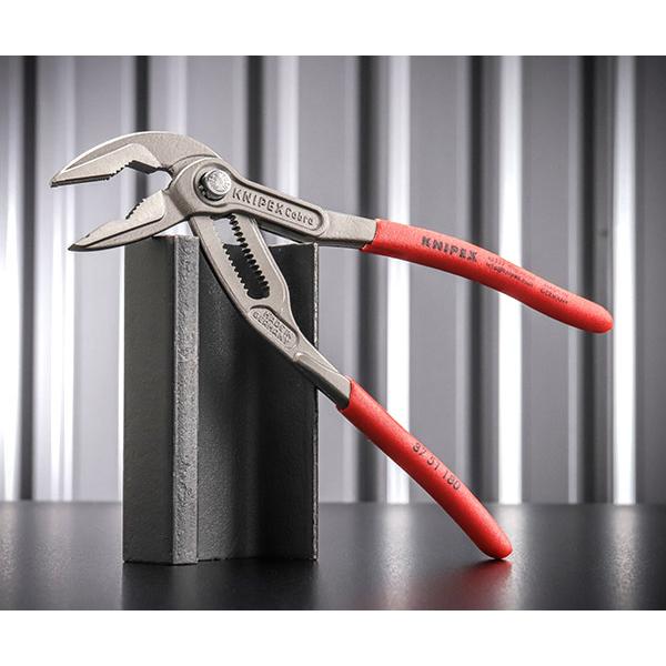 ※パッケージレスの業務用商品です。ヘッド部とジョイント部はスリムで狭い場所での作業に最適。プッシュボタンで片手で簡単にサイズ調整でき、18段階の細かな調整で最適なハンドル幅を実現。3枚合わせのボックスジョイント構造で横ブレを防止。長めの口先...