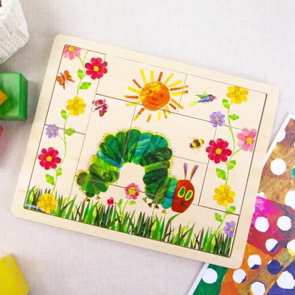 大人気絵本『はらぺこあおむし』が、「木製パズル はらぺこあおむし」になりました。おひさまやお花に囲まれたかわいらしい絵柄になっています。入園のお祝いやお誕生日プレゼントにもおすすめです。【内　容】本体、ピース×10【サイズ】パズルサイズ:2...