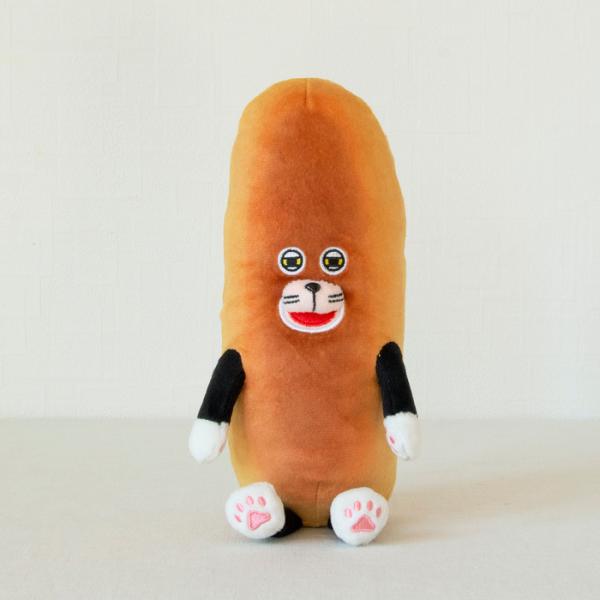 大人気絵本『パンどろぼうとなぞのフランスパン』から、フランスパンがぬいぐるみお手玉になりました！手のひらにおさまるサイズ感と、絵本そのままのフランスパンの表情がたまりません。パンどろぼうファンなら集めたくなるこのぬいぐるみ、絵本と一緒にプレ...