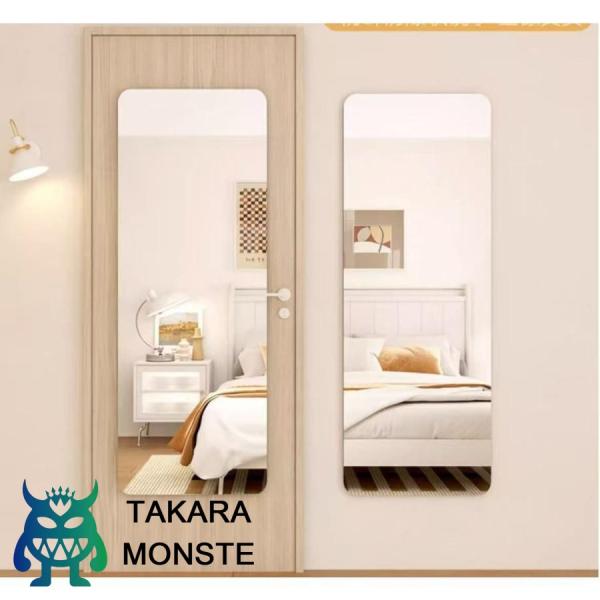 【割れない鏡】何処でも貼れる割れないアクリル製ソフト鏡。本体は軽くて、取り付けはお一人でも楽々。玄関、クロゼットのドア、洗面所、浴室、脱衣室などいろんな場所で使えます。理想の何処でも貼れる割れない姿見鏡です。【簡単貼り付け】粘着シールでミラ...