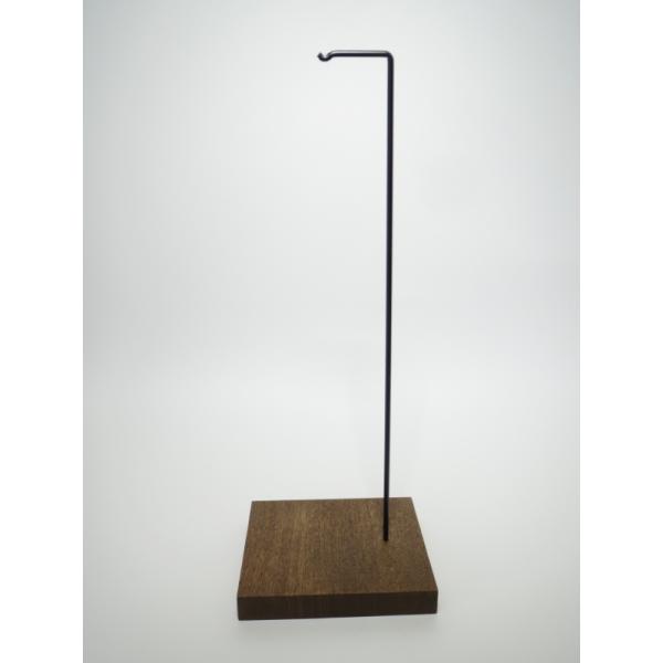 数量限定のお洒落な風鈴の掛台をご用意いたしました。秋になると多くの方が風鈴を片付けますが、この掛台を使って、ぜひ毎日癒しの音色をお楽しみいただければと思います。砂張風鈴（中、小）も掛けられます。■本品に風鈴は含まれません。