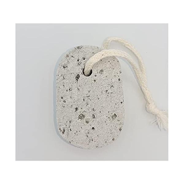※併売のため、在庫切れの際はご了承ください。発送委託により倉庫業者がお届けする場合がございます※天然　軽石　楕円型　紐付き　国産幾千年の火山活動により噴出され、海岸に打ち上げられた天然の軽石です。ご入浴の際の、ひじ、ひざ、かかと等の角質化し...