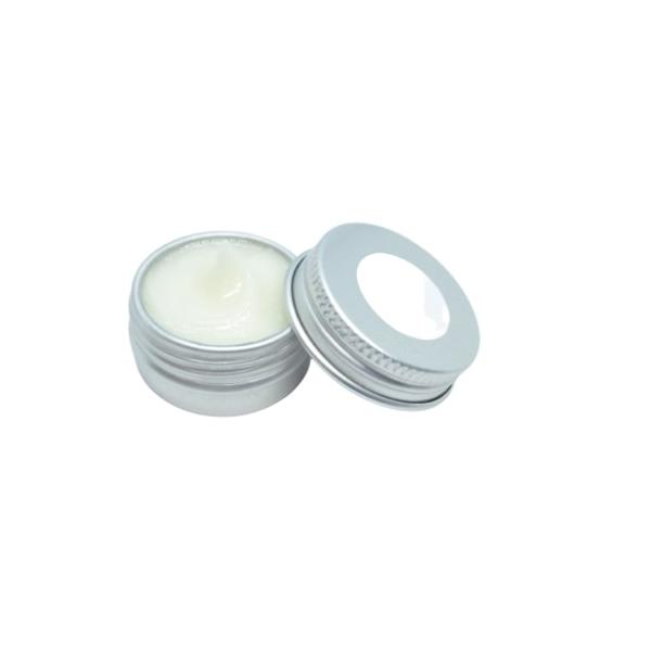 主成分：牛脂、牛オイル、蝋成分用途：本革製品の保湿/保養数量：1個(新品)容量：約5ｇソフトタイプなので塗りやすく伸びが良く、特に保湿と保養成分に特化した製品です。ハードタイプと違い、たっぷりと塗ってもOKです。レザー製品をより長くお使いい...