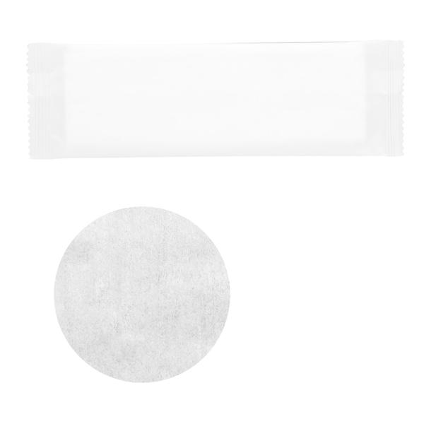 平型タイプの厚手おしぼりです。中身が透けない高級感のあるマットフィルム包装。整列梱包なので場所をとらず、コンパクトにすっきりきれいに陳列・収納できます。１パック、１００本入。■商品仕様シートサイズ：260×280mm材質：スパンレース50g...