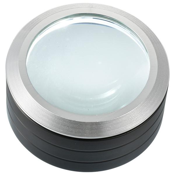 【 特 長 】● ワンプッシュでLEDライトをON、L-ZOOM LEDデスクルーペ3● 光学レンズにより約5倍に拡大されます（目測倍率と異なります）● 本体上部のレンズを押すとLEDが点灯/消灯します● ライトの消し忘れを防止するオートパ...