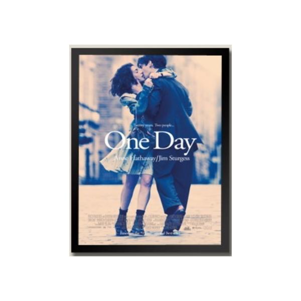 『ワン・デイ 23年のラブストーリー』One Day イギリス映画ポスター アートフレーム 壁掛け 額縁透明シート付 34X44cm