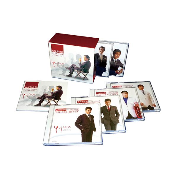 石原裕次郎の数あるシングルレコードより代表曲を厳選。全収録曲とも、初回発売のオリジナル音源を使用した貴重音源集。繰り返し聞いた熱き青春時代を再び。セット内容　※印モノラル　◆歌詞ブック付き・カートンボックス入り【DISC1】狂った果実〜嵐を...