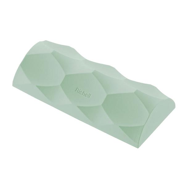 ・疲れの溜まりやすい箇所に、狙ったカタチでアプローチ。・「きく」をカタチにした幾何学レリーフ。　置くだけでサマになる美しい佇まい。・おつかれ足裏を、ぐーっと刺激。・片足用のコンパクトサイズです。　滑りにくい素材で、しっかり踏むことができます...