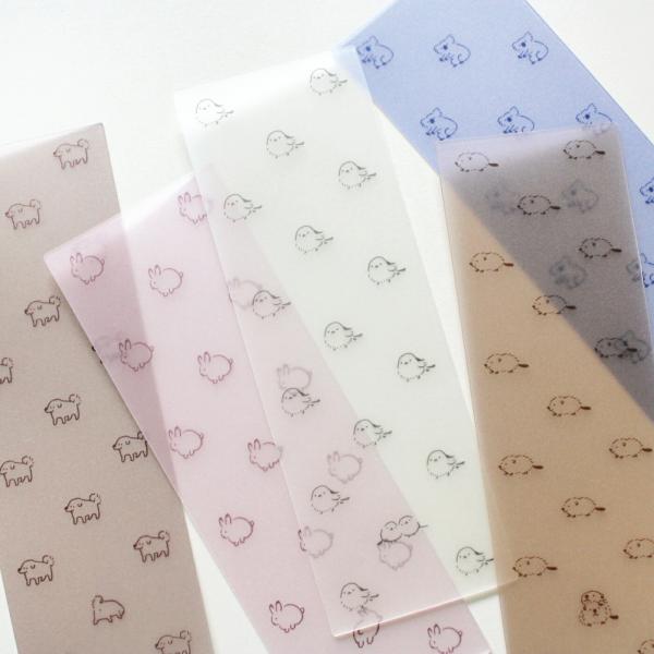 商品説明 ダイアリーで人気のシリーズが半透明のブックマークになりました。１つだけポーズが違う子がポイントです！関連カテゴリ ブックマーク｜ステーショナリーサイズ 本体：横幅4.5cm × 高さ13.2cmパッケージ：横幅5cm × 高さ16...