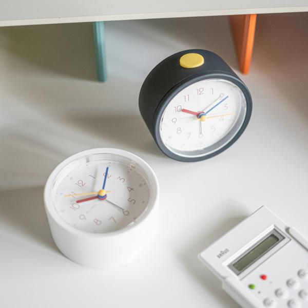 Bauhaus Pro Light アラームクロック｜置き時計 インテリア おしゃれ バウハウス フォント 子供部屋 知育時計 目覚まし時計 スヌーズ ヘルベルト バイヤー