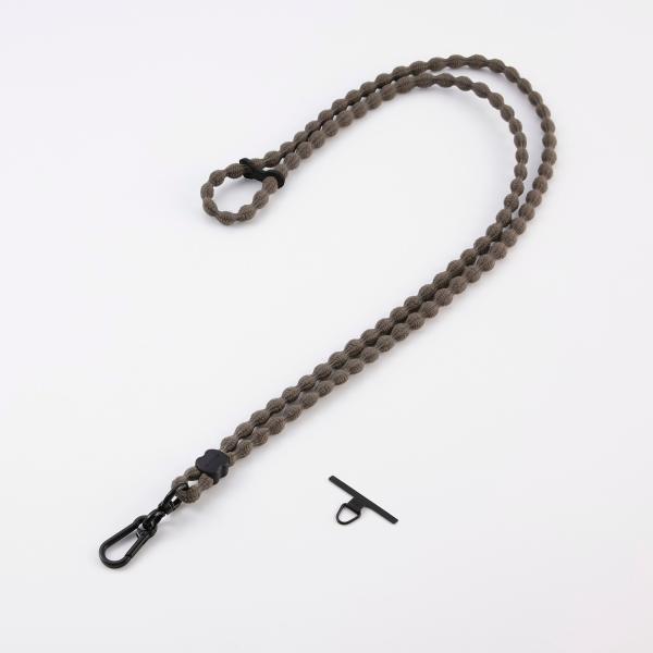 特許取得のこぶ型ひもを使った、柔らかく伸びるAIRFLEXシリーズのショルダーストラップです。肩に掛けたままでも電子決済や改札の通過がスムーズにでき、両手が空くので外出やお出かけも快適。反射糸が光を反射するため、夜間の外出時も安心して使えま...