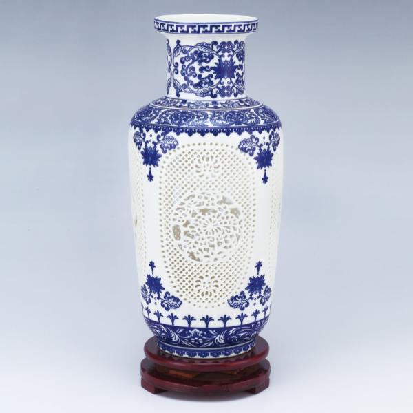 青花双喜纹花瓶 賞物観賞瓶 景徳鎮 陶磁器 装飾品 現代工芸品 美術品 置物 青花双喜纹花瓶 賞物観賞瓶 景徳鎮 陶磁器 装飾品 現代工芸