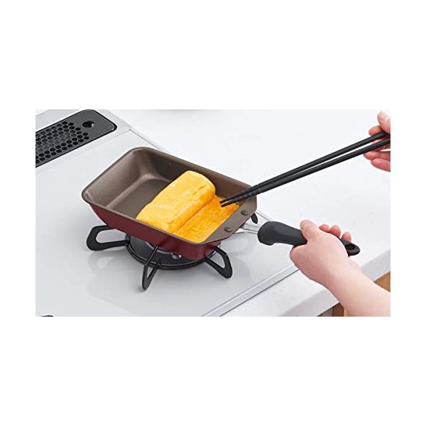 カラー：レッドサイズ：13cm(玉子焼き用)スタイル：玉子焼き用サーモスの玉子焼き用フライパン スタンダートモデルがリニューアル。より持ちやすく、お手入れしやすいハンドルへ進化ガス火・IH対応(玉子焼き用フライパンでは全ての熱源で揚げ物料理...