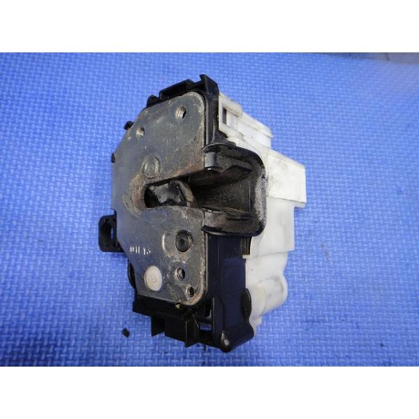 フィアット アバルト 500 3121 系 左 ドア ロック アクチュエーター ソレノイド  品番 51935119 [0290]