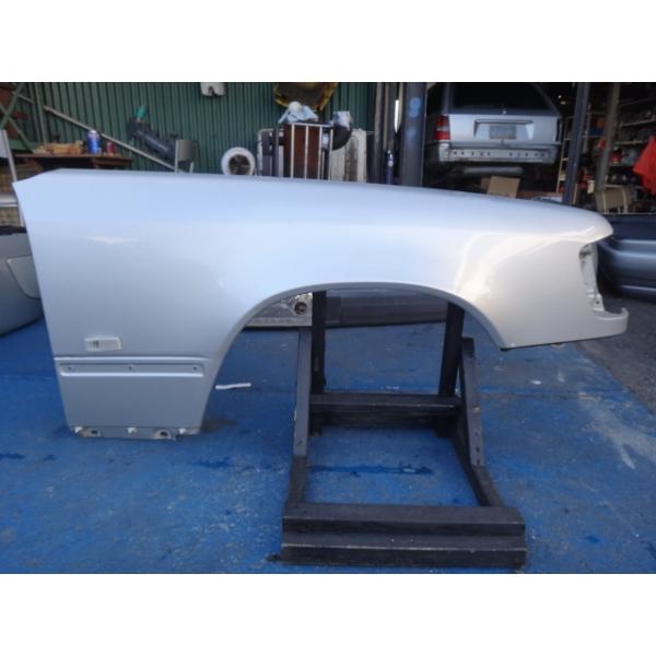 メルセデスーベンツ124-E280フロントフエンダー販売