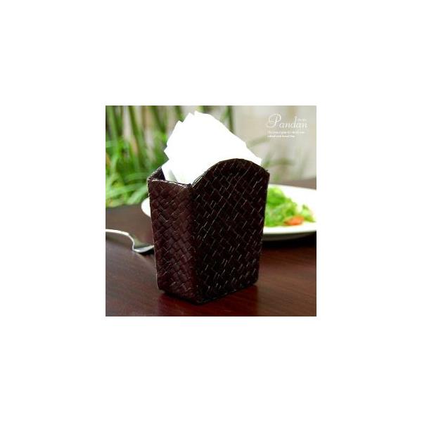 アジアン雑貨・バリ雑貨！バリ雑貨でも人気の高い素材『パンダン』で編まれたハンドメイドの温もり感じるスタンドケース。写真のように紙ナプキンを入れて、テーブルに置いておくだけでオシャレなアジアンスタイルが演出出来ます。また、形が横長で奥行が短い...