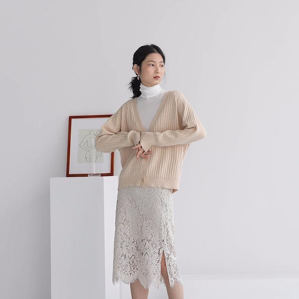 レディース カーディガン ニット セーター Vネック 羽織 長袖 無地 シンプル トップス カジュアル キュート 大人 可愛い フェミニン おしゃれ お出かけ オフィス デイリー 普段着 カーキ ベージュ ブラウン フリーサイズ ワンサイズ 送料無料