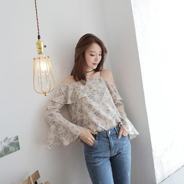レディース　トップス　シフォン　カットソー　長袖　花柄　総柄　オフショルダー　フレア袖　カジュアル　大人可愛い　フェミニン　オフィス　お出かけ　デート　デイリー　ホワイト　フリーサイズ　送料無料