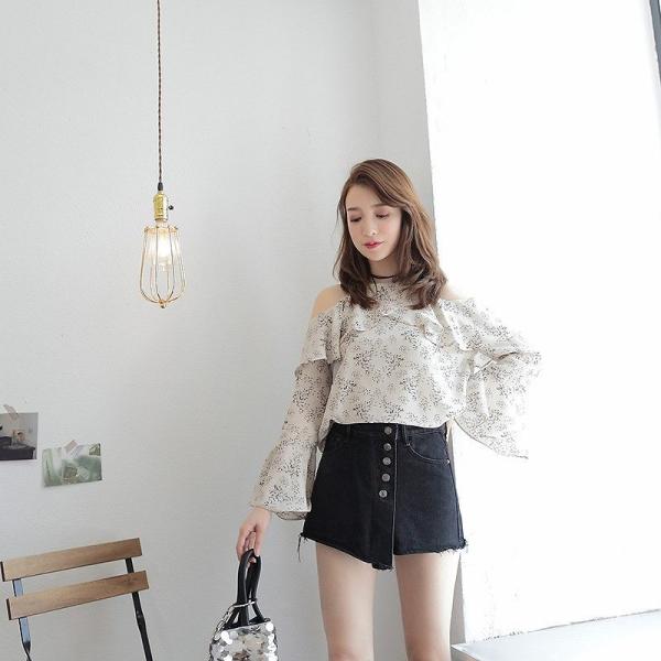 レディース　トップス　シフォン　カットソー　長袖　花柄　総柄　オフショルダー　フレア袖　カジュアル　大人可愛い　フェミニン　オフィス　お出かけ　デート　デイリー　ホワイト　フリーサイズ　送料無料