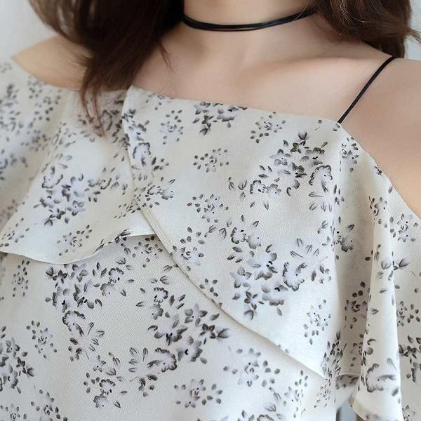 レディース　トップス　シフォン　カットソー　長袖　花柄　総柄　オフショルダー　フレア袖　カジュアル　大人可愛い　フェミニン　オフィス　お出かけ　デート　デイリー　ホワイト　フリーサイズ　送料無料