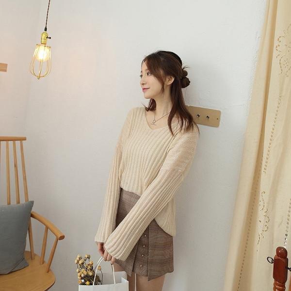 レディース　トップス　ニット　セーター　Vネック　長袖　ゆったり　トランペットスリーブ　無地　カジュアル　大人可愛い　フェミニン　オフィス　お出かけ　デート　デイリー　ベージュ　ホワイト　フリーサイズ　送料無料