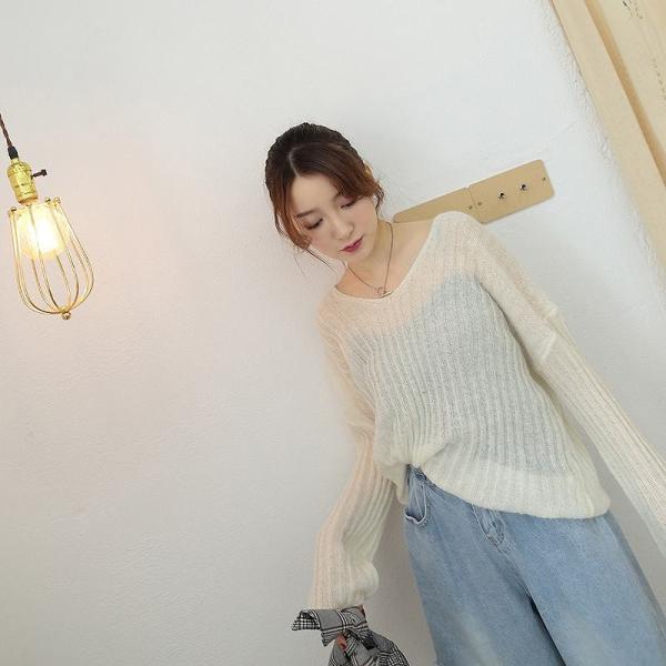 レディース　トップス　ニット　セーター　Vネック　長袖　ゆったり　トランペットスリーブ　無地　カジュアル　大人可愛い　フェミニン　オフィス　お出かけ　デート　デイリー　ベージュ　ホワイト　フリーサイズ　送料無料