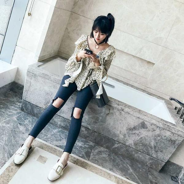 レディース　スキニー　デニムパンツ　カットオフデニム　ダメージ　クラッシュ加工　ジーパン　ジーンズ　ボトムス　カジュアル　キュート　可愛い　フェミニン　きれいめ　おしゃれ　お出かけ　デイリー　普段着　ブルー　ブラック　S　M　L　XL　サイズ　送料無料