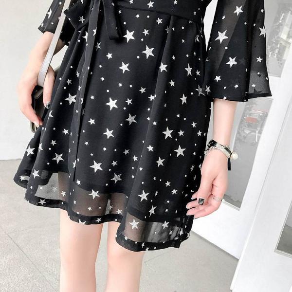 レディース　ワンピース　Vネック　フレアスリーブ　ボリュームスリーブ　ミニ丈　星柄　ドット　カジュアル　キュート　可愛い　フェミニン　きれいめ　上品　エレガント　おしゃれ　お出かけ　お呼ばれ　ブラック　S　M　L　サイズ　送料無料
