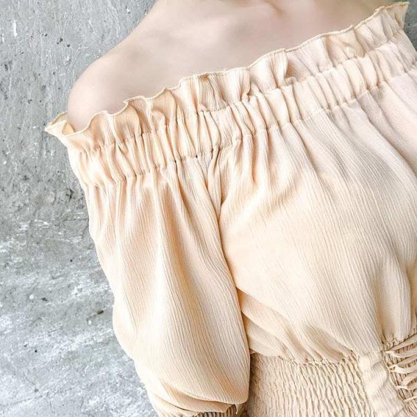 レディース　ブラウス　肩出し　肩見せ　オフショルダー　フレアスリーブ　トップス　カジュアル　キュート　可愛い　フェミニン　きれいめ　上品　エレガント　おしゃれ　お出かけ　オフィス　デート　デイリー　ホワイト　ベージュ　フリーサイズ　ワンサイズ　送料無料