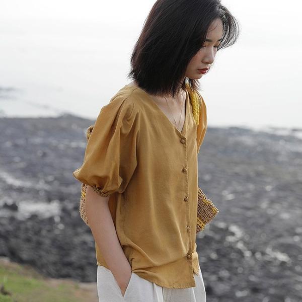 レディース　ブラウス　Vネック　パフスリーブ　無地　シンプル　半袖　トップス　カジュアル　キュート　可愛い　フェミニン　きれいめ　上品　エレガント　おしゃれ　お出かけ　オフィス　デート　デイリー　イエロー　ホワイト　ベージュ　フリーサイズ　送料無料