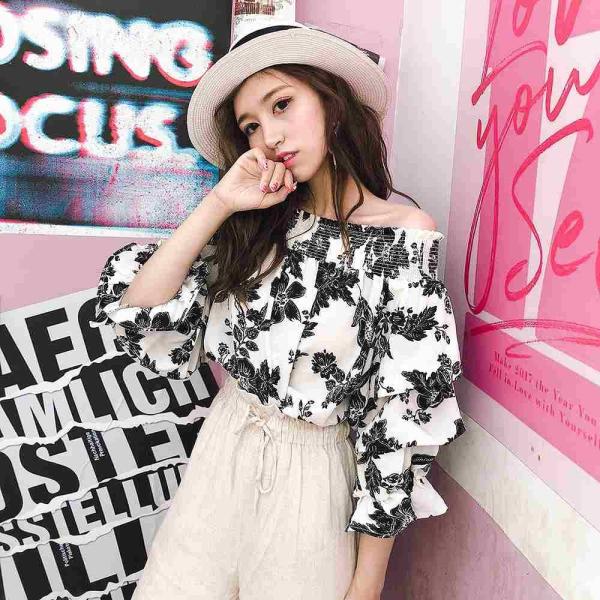 レディース　肩出し　肩見せ　オフショルダー　ブラウス　花柄　ボタニカル柄　トップス　カジュアル　キュート　可愛い　フェミニン　きれいめ　上品　エレガント　おしゃれ　お出かけ　オフィス　デート　デイリー　ホワイト　ブラック　フリーサイズ　送料無料