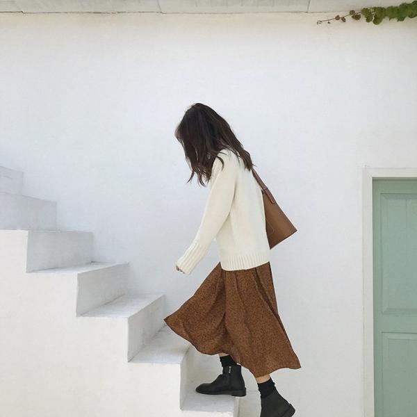 レディース　ニット　タートルネック　セーター　カットソー　長袖　シンプル　ゆったり　トップス　カジュアル　キュート　大人　可愛い　フェミニン　おしゃれ　お出かけ　オフィス　デイリー　普段着　ホワイト　ブラウン　ブラック　フリーサイズ　ワンサイズ　送料無料