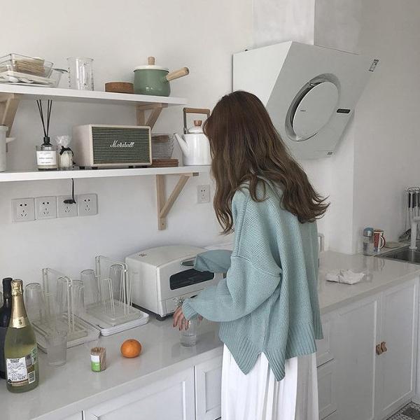 レディース　ニット　ラウンドネック　セーター　長袖　シンプル　ゆったり　トップス　カジュアル　キュート　大人　可愛い　フェミニン　おしゃれ　お出かけ　オフィス　デイリー　普段着　ホワイト　イエロー　ライトグリーン　ブルー　グリーン　レッド　送料無料