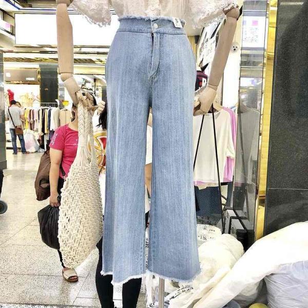 レディース　デニム　ワイドレッグパンツ　ハイウエスト　アンクルパンツ　クロップドパンツ　半端丈　ボトムス　カジュアル　キュート　可愛い　フェミニン　きれいめ　おしゃれ　お出かけ　オフィス　デイリー　普段着　ライトブルー　ブルー　S　M　L　サイズ　送料無料