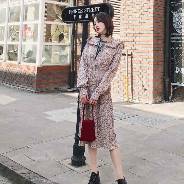 レディース　ワンピース　ハイウエスト　花柄　ボタニカル柄　首元リボン　フリル　フレア　長袖　秋　冬　カジュアル　キュート　可愛い　フェミニン　きれいめ　上品　エレガント　おしゃれ　お出かけ　お呼ばれ　ベージュ　ブラウン　S　M　サイズ　送料無料