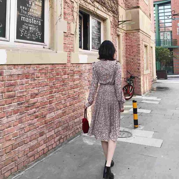 レディース　ワンピース　ハイウエスト　花柄　ボタニカル柄　首元リボン　フリル　フレア　長袖　秋　冬　カジュアル　キュート　可愛い　フェミニン　きれいめ　上品　エレガント　おしゃれ　お出かけ　お呼ばれ　ベージュ　ブラウン　S　M　サイズ　送料無料