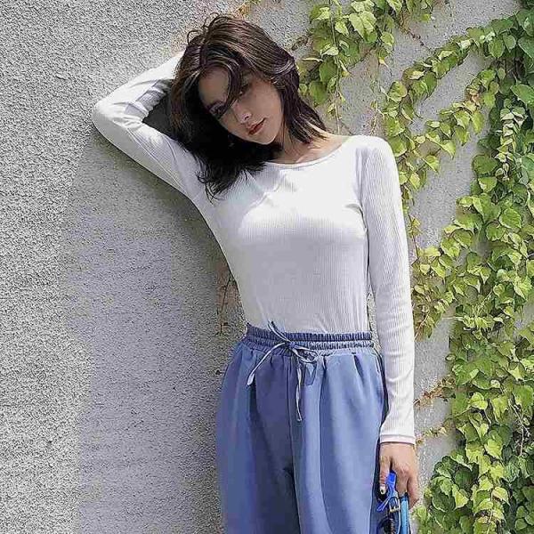 レディース　Tシャツ　長袖　無地　シンプル　スリム　タイト　ロングTシャツ　ロンT　トップス　カジュアル　キュート　大人　可愛い　フェミニン　おしゃれ　お出かけ　普段着　デイリー　ブラック　ホワイト　カーキ　フリーサイズ　ワンサイズ　送料無料