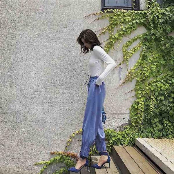 レディース　Tシャツ　長袖　無地　シンプル　スリム　タイト　ロングTシャツ　ロンT　トップス　カジュアル　キュート　大人　可愛い　フェミニン　おしゃれ　お出かけ　普段着　デイリー　ブラック　ホワイト　カーキ　フリーサイズ　ワンサイズ　送料無料