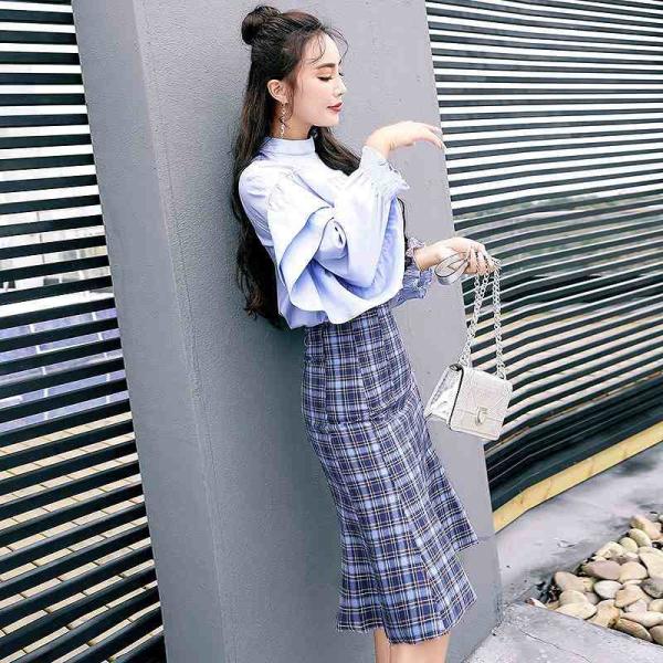 レディース　上下2点セット　フレアスカート　チェック柄　ブラウス　フリル　長袖　タイト　スリム　カジュアル　キュート　可愛い　フェミニン　きれいめ　上品　エレガント　おしゃれ　お出かけ　デイリー　お呼ばれ　ホワイト　ブルー　M　L　XL　サイズ　送料無料