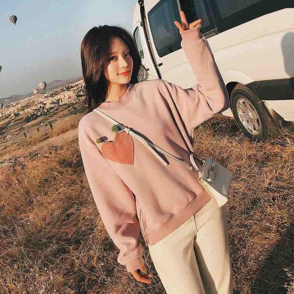 レディース　トップス　トレーナー　長袖　ハート　ワッペン　ゆったり　カジュアル　大人可愛い　フェミニン　お出かけ　デート　デイリー　ピンク　S　M　L　送料無料