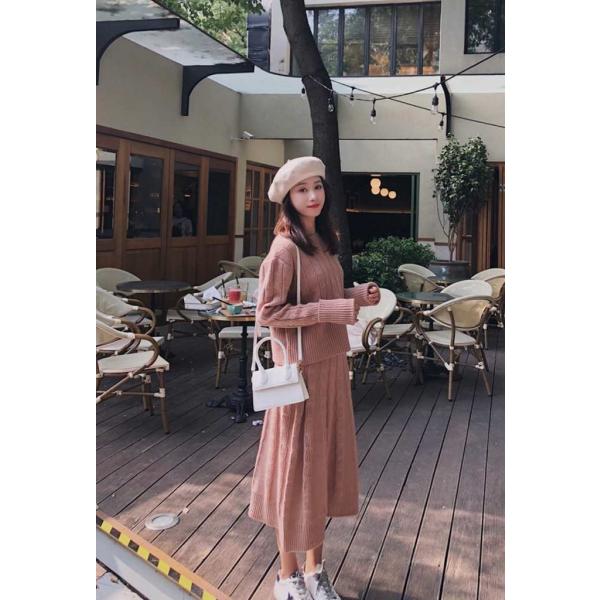 レディース　上下2点セット　ニットセーター　カットソー　ニットスカート　ハイウエスト　フレア　長袖　カジュアル　キュート　可愛い　フェミニン　きれいめ　上品　エレガント　おしゃれ　お出かけ　オフィス　お呼ばれ　レッド　ベージュ　フリーサイズ　送料無料