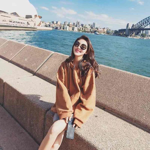 レディース　パーカー　スウェット　フード付き　ゆったり　オーバーサイズ　無地　シンプル　長袖　トレーナー　トップス　カジュアル　キュート　大人　可愛い　フェミニン　おしゃれ　デイリー　普段着　ベージュ　レッド　S　M　L　サイズ　送料無料