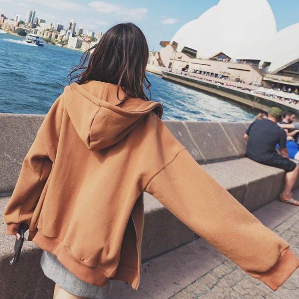 レディース　パーカー　スウェット　フード付き　ゆったり　オーバーサイズ　無地　シンプル　長袖　トレーナー　トップス　カジュアル　キュート　大人　可愛い　フェミニン　おしゃれ　デイリー　普段着　ベージュ　レッド　S　M　L　サイズ　送料無料