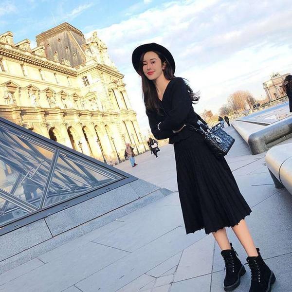 レディース　上下2点セット　Vネック　セーター　プリーツスカート　ミモレ丈　ハイウエスト　長袖　カジュアル　キュート　可愛い　フェミニン　きれいめ　上品　エレガント　おしゃれ　お出かけ　オフィス　お呼ばれ　ブラウン　ブラック　グレー　カーキ　送料無料