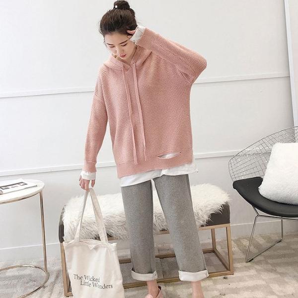 レディース　レイヤード風　フード付き　ニット　プルオーバー　セーター　長袖　ゆったり　オーバーサイズ　トップス　秋　冬　カジュアル　キュート　大人　可愛い　フェミニン　おしゃれ　お出かけ　オフィス　デイリー　普段着　ブルー　ピンク　フリーサイズ　送料無料