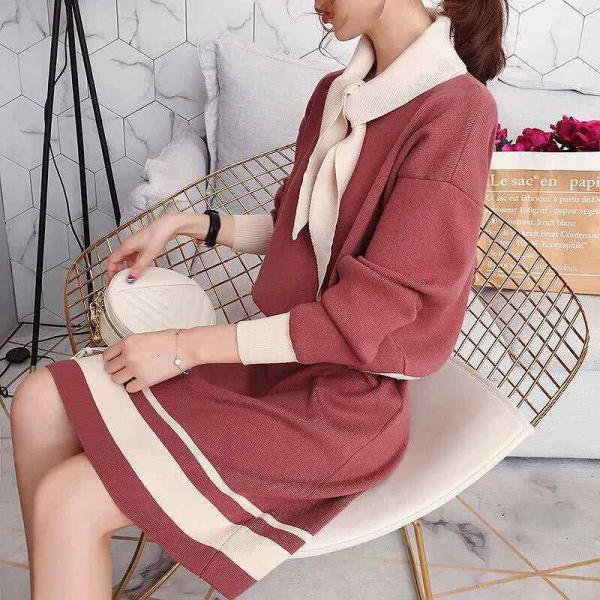 レディース　上下2点セット　ニット　セーター　ニットスカート　ミニ丈　首元リボン　あったか　長袖　カジュアル　キュート　可愛い　フェミニン　きれいめ　上品　エレガント　おしゃれ　お出かけ　オフィス　お呼ばれ　ブラック　レッド　ホワイト　送料無料